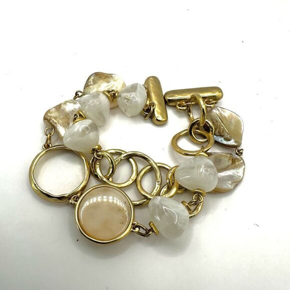Abalone and white beaded double strand gold tone bracelet - Picture 2 of 8